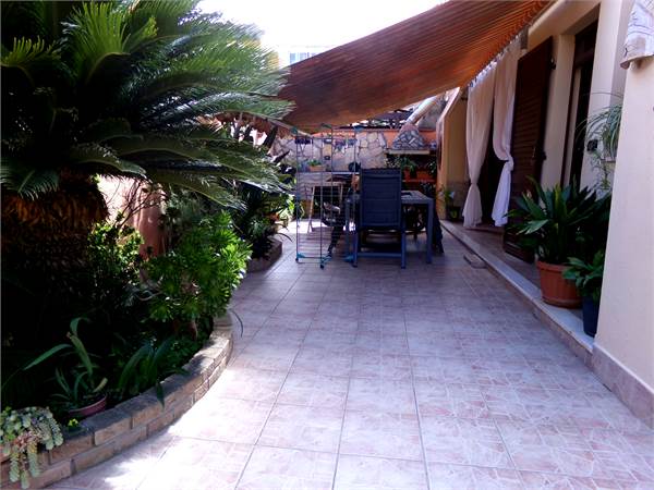 quadrivano con giardino 