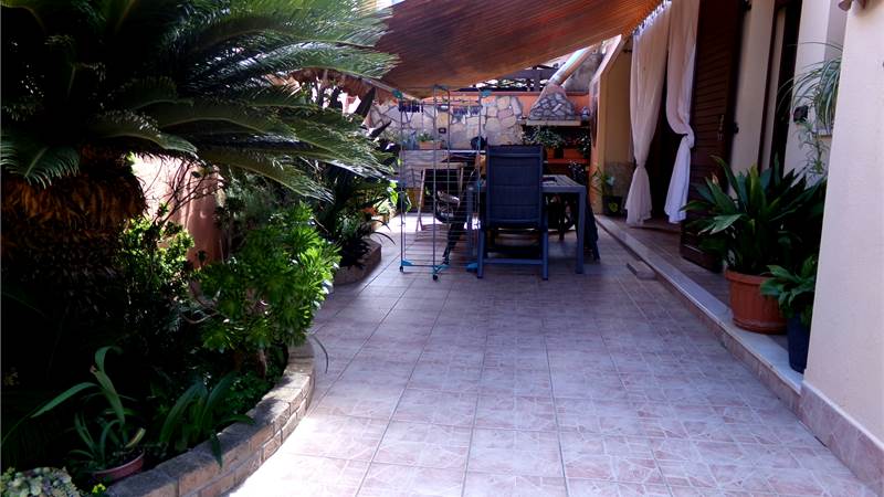 quadrivano con giardino 