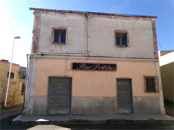 Stabile bi livelli in centro 
