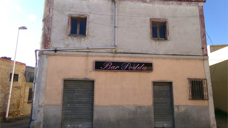Stabile bi livelli in centro 